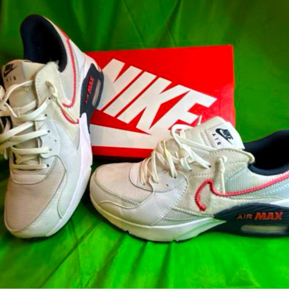 Men’s Size 9 Nike Airmax